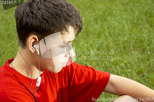 Image of teens listen to mp3 player