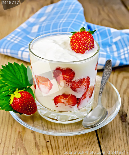 Image of Yogurt thick with strawberries on a board