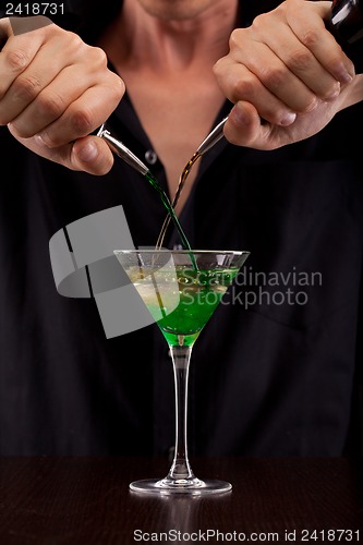 Image of Bartender pours drink