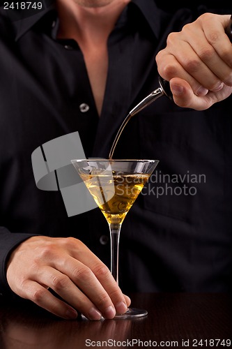 Image of Bartender pours drink