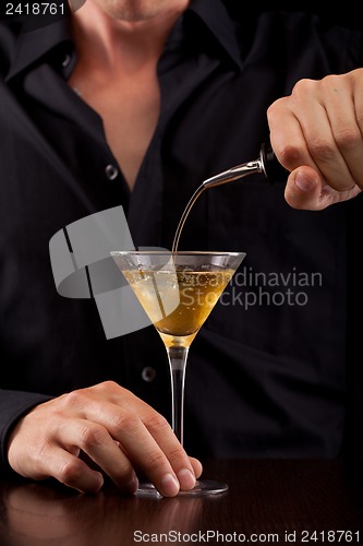 Image of Bartender pours drink