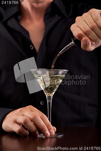 Image of Bartender pours drink