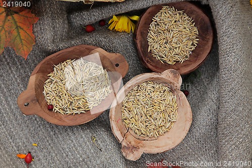 Image of Wheat in a wooden bowl