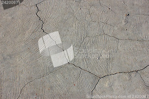 Image of cement wall with crack