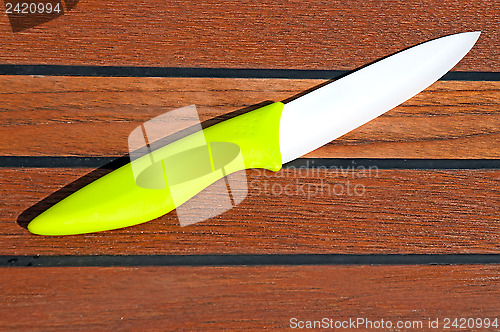 Image of Ceramic knife on a cutting board