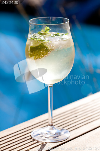 Image of hugo prosecco elderflower soda ice summer drink 