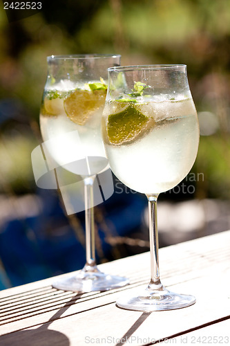 Image of hugo prosecco elderflower soda ice summer drink 