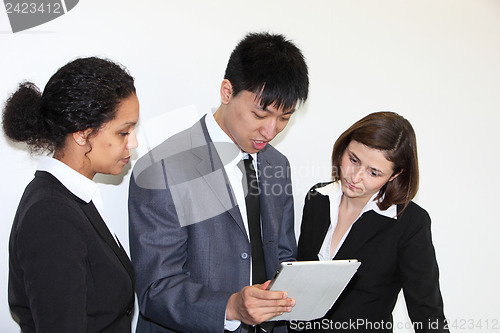 Image of Business colleaues consulting a tablet-pc