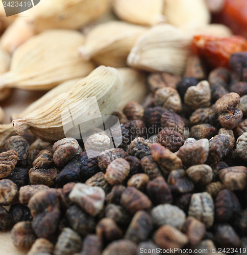 Image of Cardamom pods and seeds