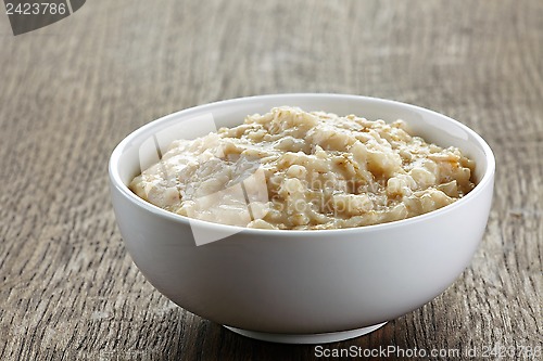 Image of Bowl of oats porridge