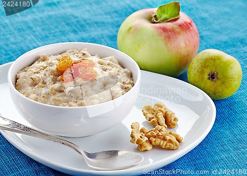 Image of Bowl of oats porridge