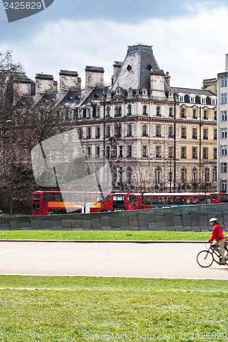 Image of London cityscape near hyde park corner