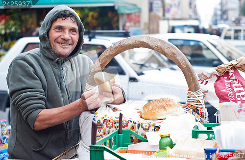 Image of Man sells Frittola