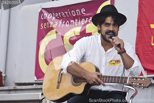 Image of Alessandro Mannarino meets students in Palermo