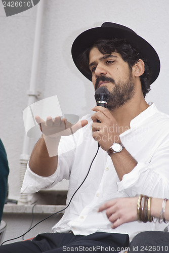 Image of Alessandro Mannarino meets students in Palermo