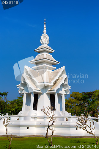 Image of spire of the White Temple