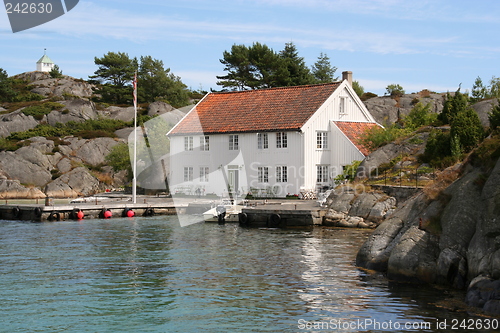 Image of White house at sea