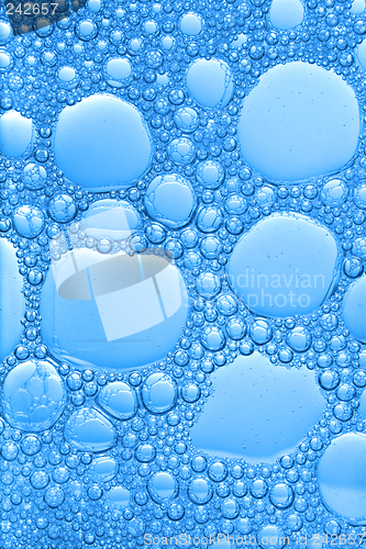 Image of big and small blue bubbles