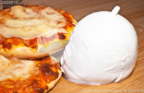 Image of mini pizza with mozzarella