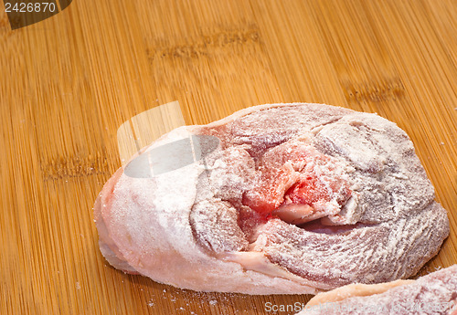 Image of ossobuco floury on wooden board