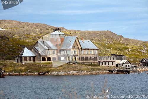 Image of abandoned house