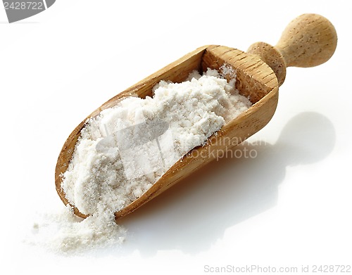 Image of wooden scoop with flour