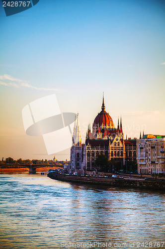 Image of Hungarian Parliament building in Budapest