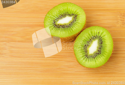 Image of Slices of green kiwi