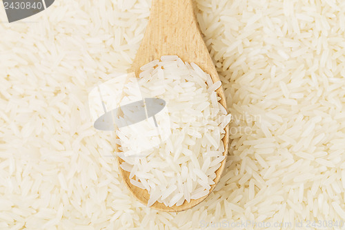 Image of Uncooked rice on spoon