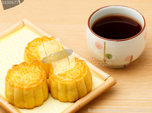 Image of Mooncake and tea