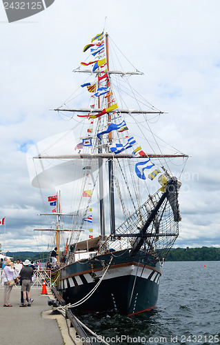 Image of Big tall ship.