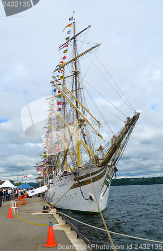 Image of Big tall ship.