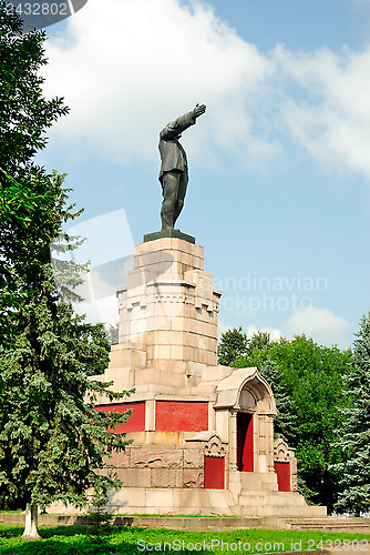 Image of Lenin monument on the territory of Kostroma Kremlin (Golden Ring of Russia)