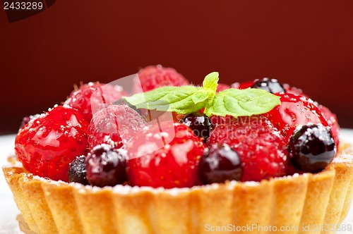 Image of Cake with fresh berries