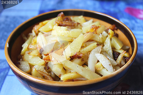 Image of plate full of tasty chips