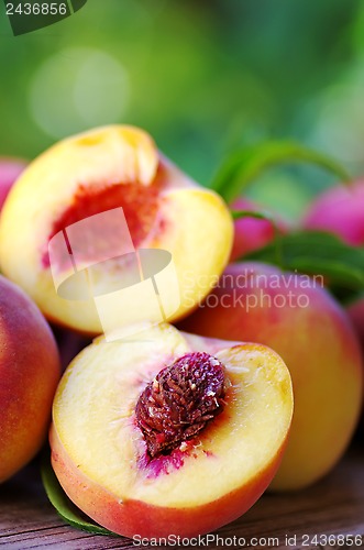 Image of Sliced peaches on table