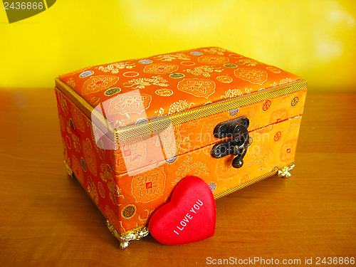 Image of casket as present to the Valentine's day