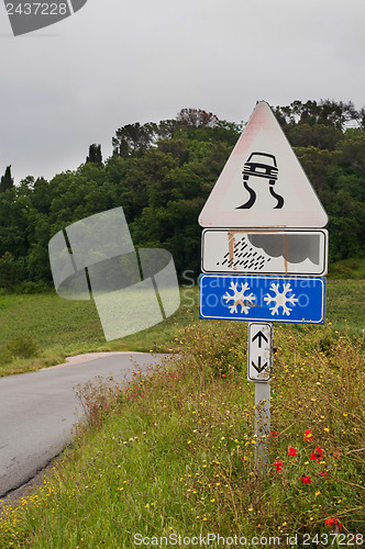 Image of Sign "slippery road"