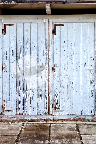 Image of old doors with cracked paint