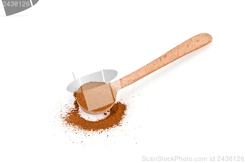 Image of ground cinnamon in wooden spoon