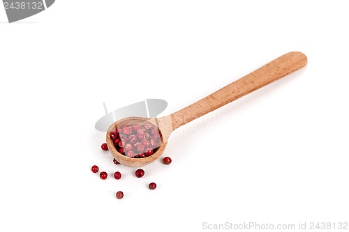 Image of pink pepper in a wooden spoon