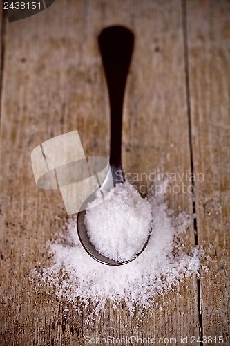 Image of salt in metal spoon