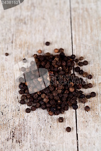 Image of black peppercorns 