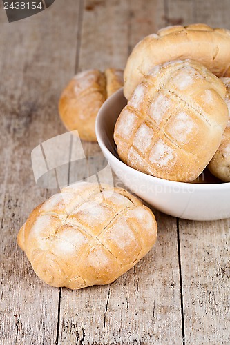 Image of fresh baked buns in a bowl