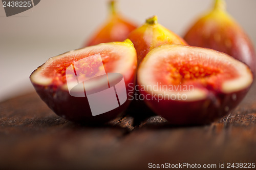 Image of fresh figs over old wood