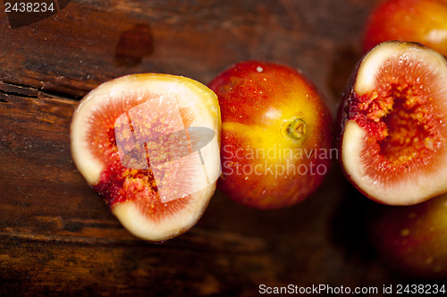 Image of fresh figs over old wood