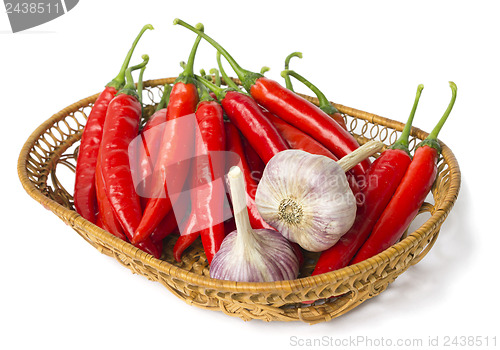 Image of Pepper and garlic in a straw bowl
