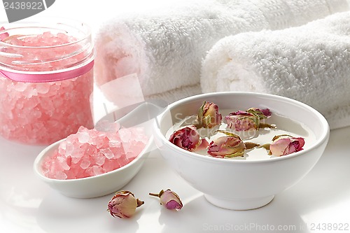 Image of bath salt and rose lotion