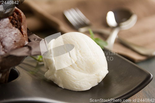 Image of Ice Cream With a Muffin