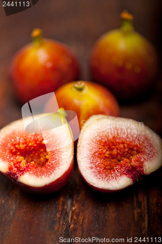 Image of fresh figs over old wood